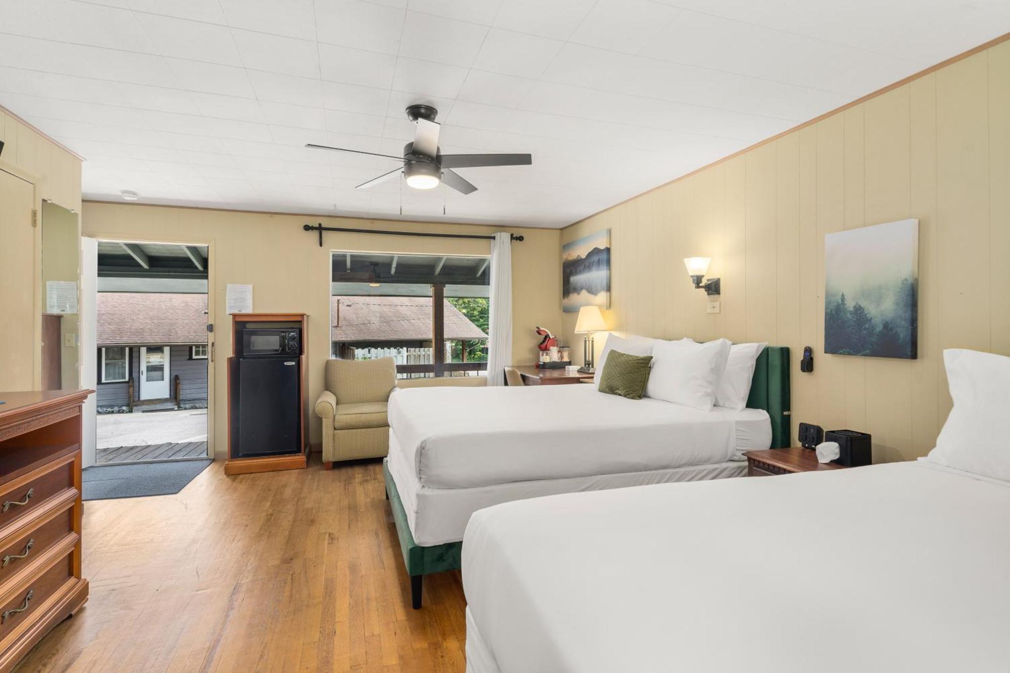 Cedarwood Inn Hendersonville Exterior photo