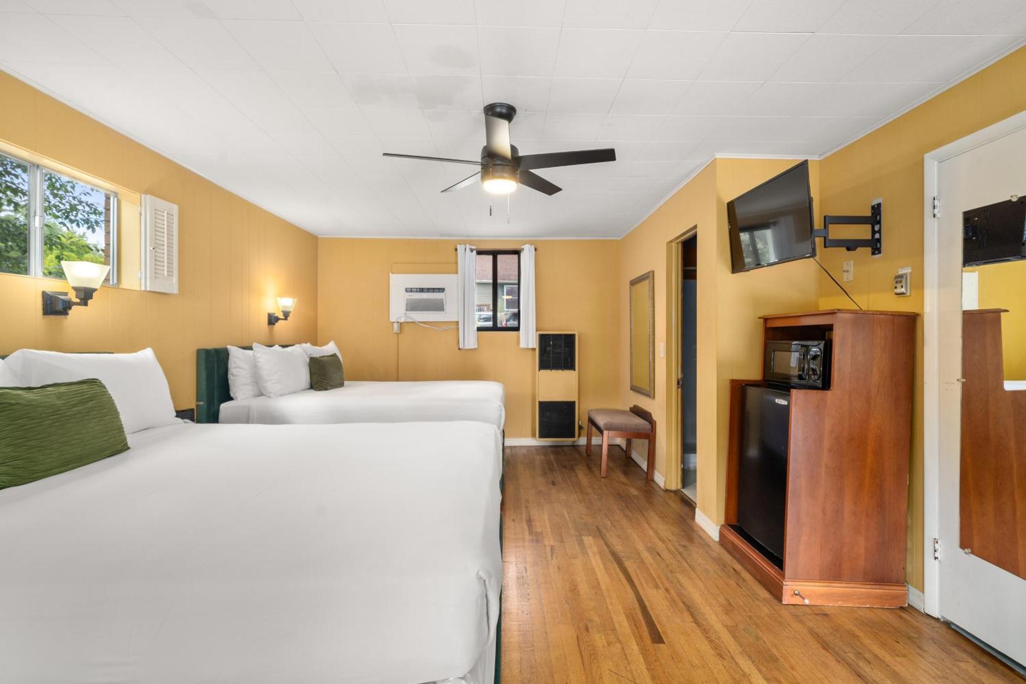 Cedarwood Inn Hendersonville Exterior photo
