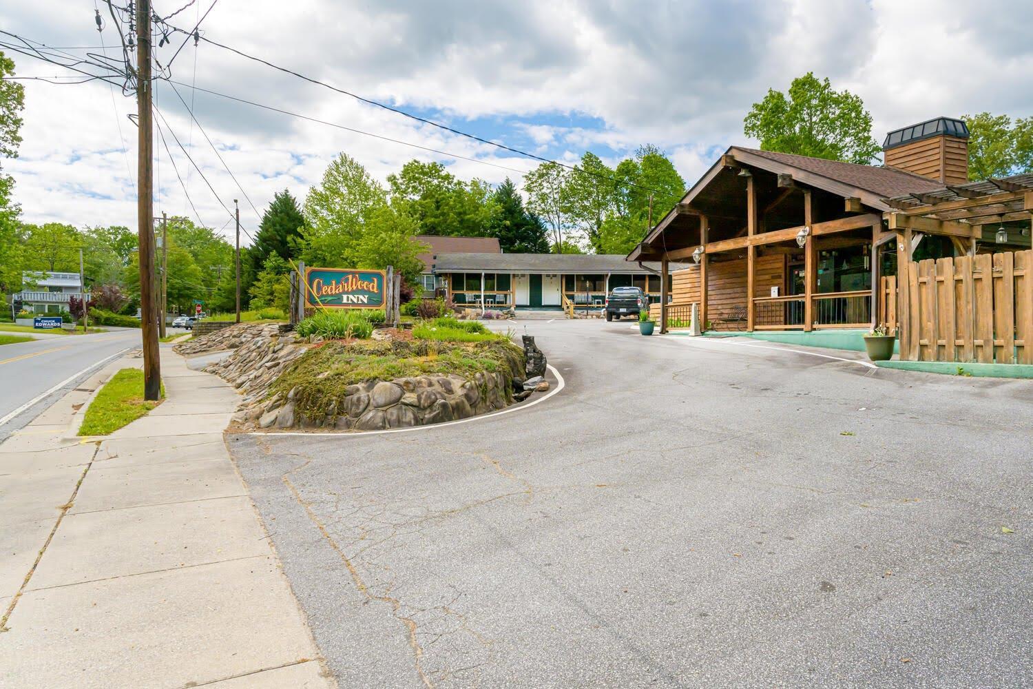 Cedarwood Inn Hendersonville Exterior photo