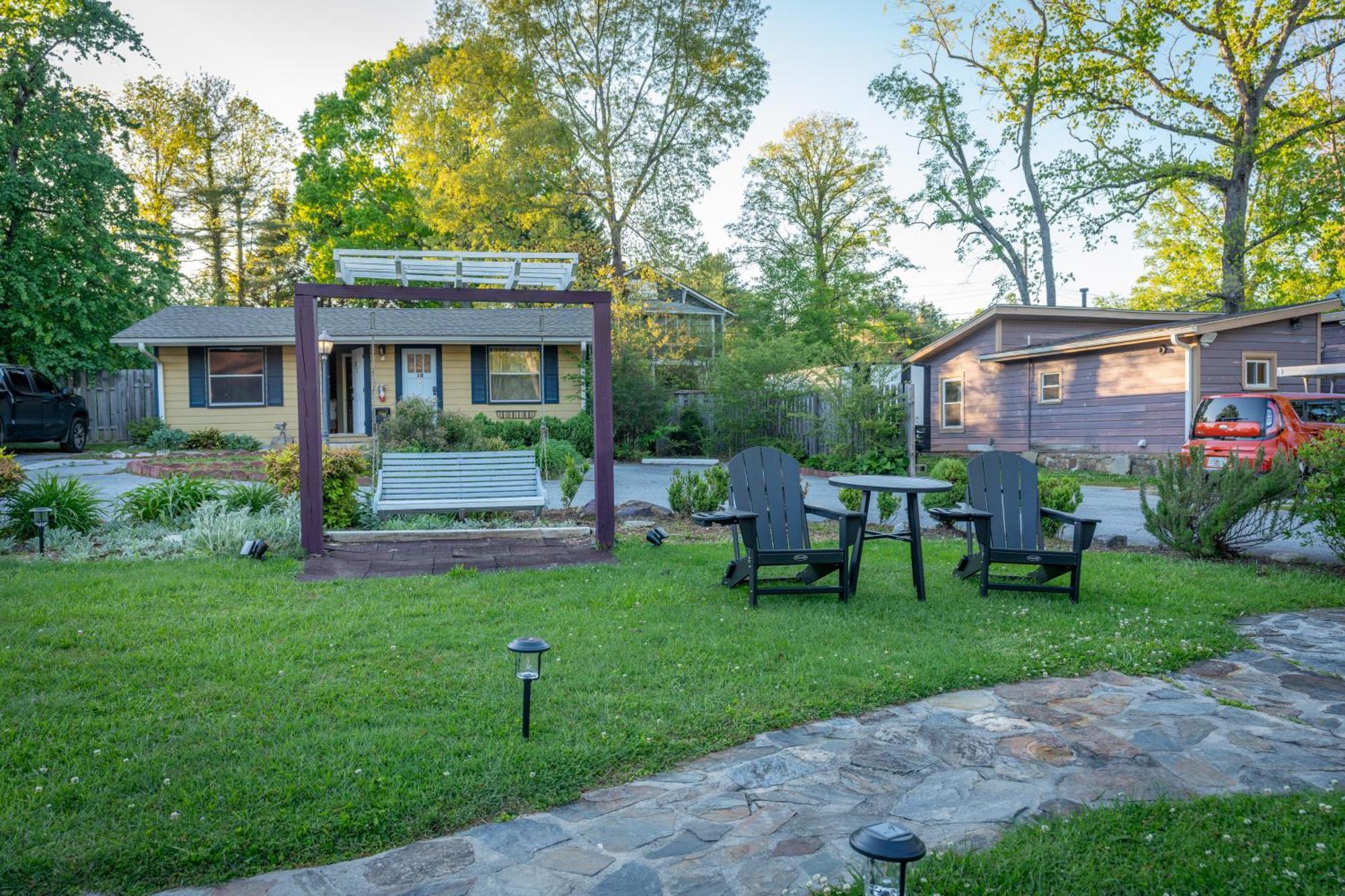 Cedarwood Inn Hendersonville Exterior photo