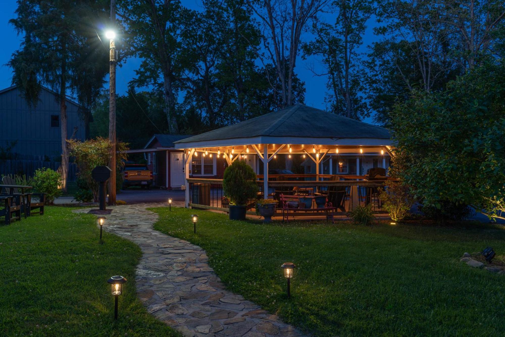 Cedarwood Inn Hendersonville Exterior photo