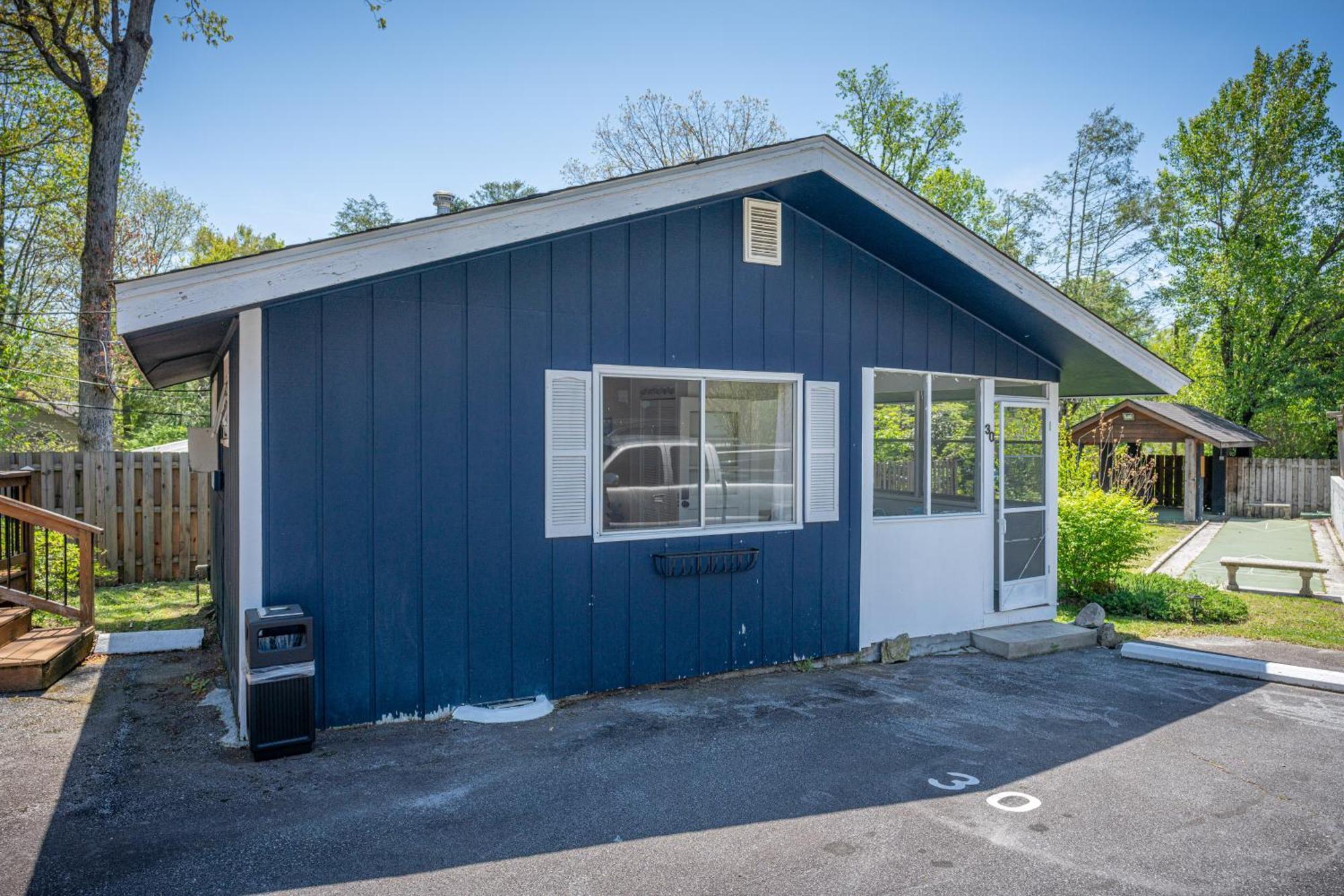 Cedarwood Inn Hendersonville Exterior photo
