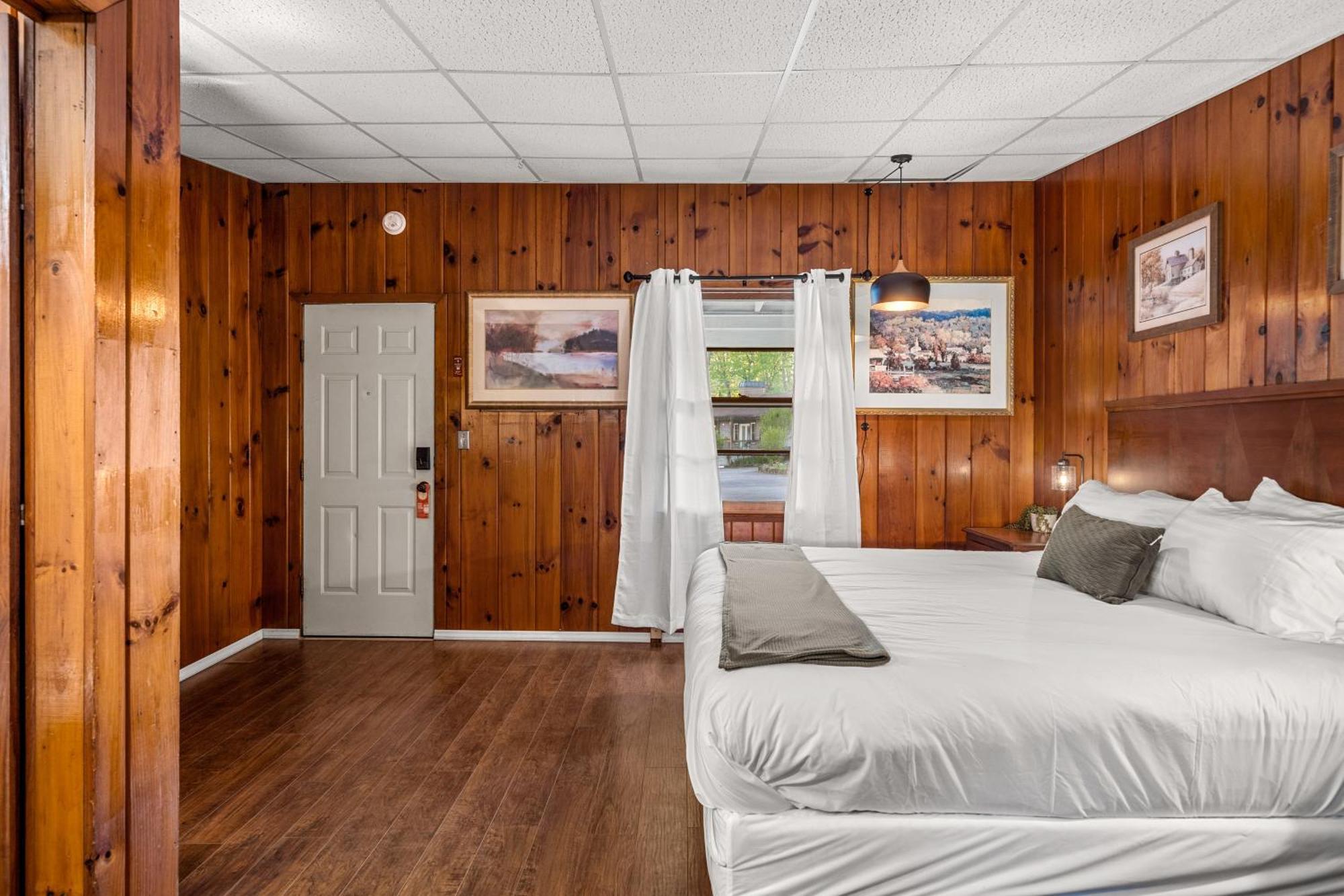 Cedarwood Inn Hendersonville Exterior photo