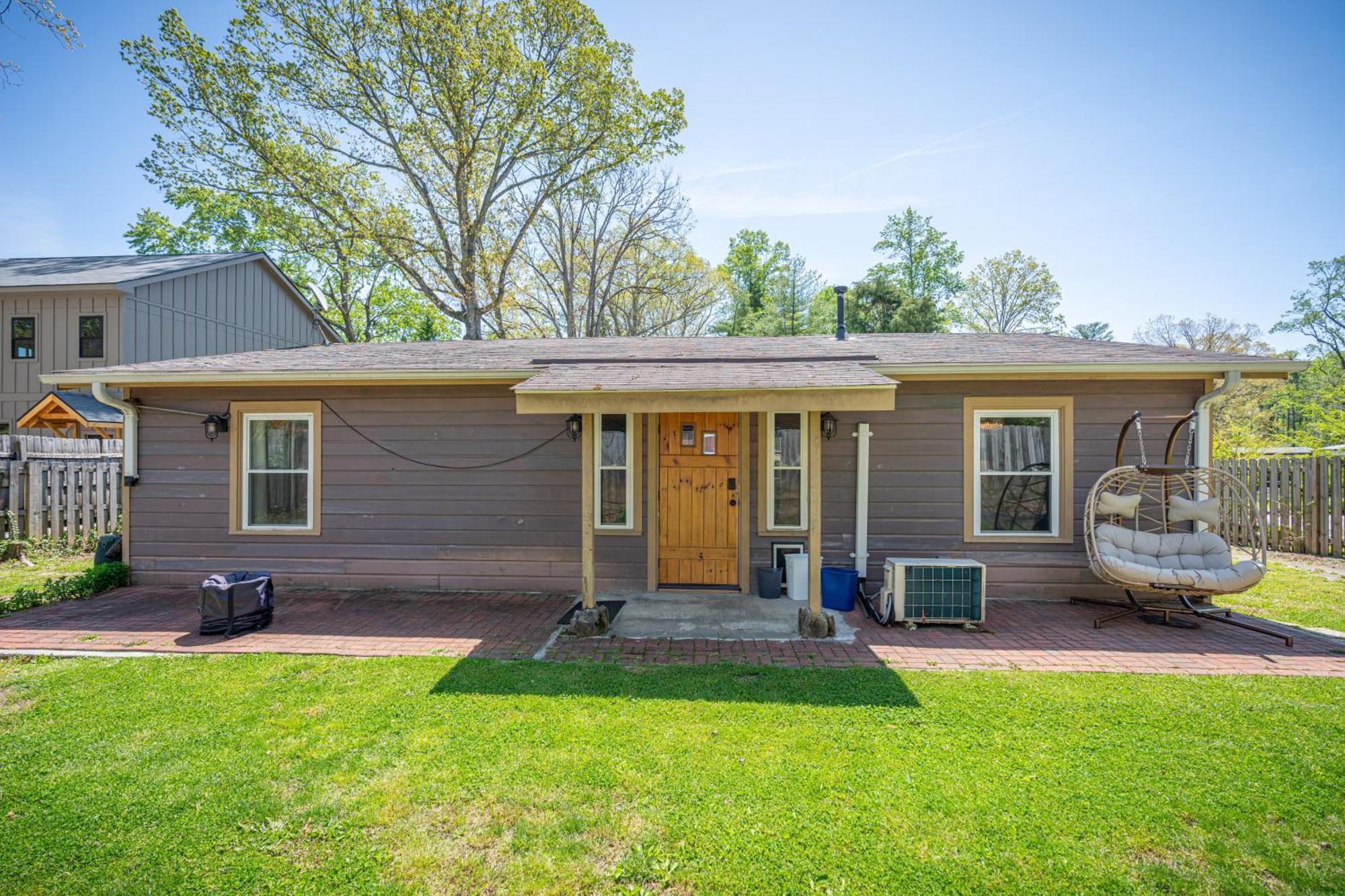 Cedarwood Inn Hendersonville Exterior photo