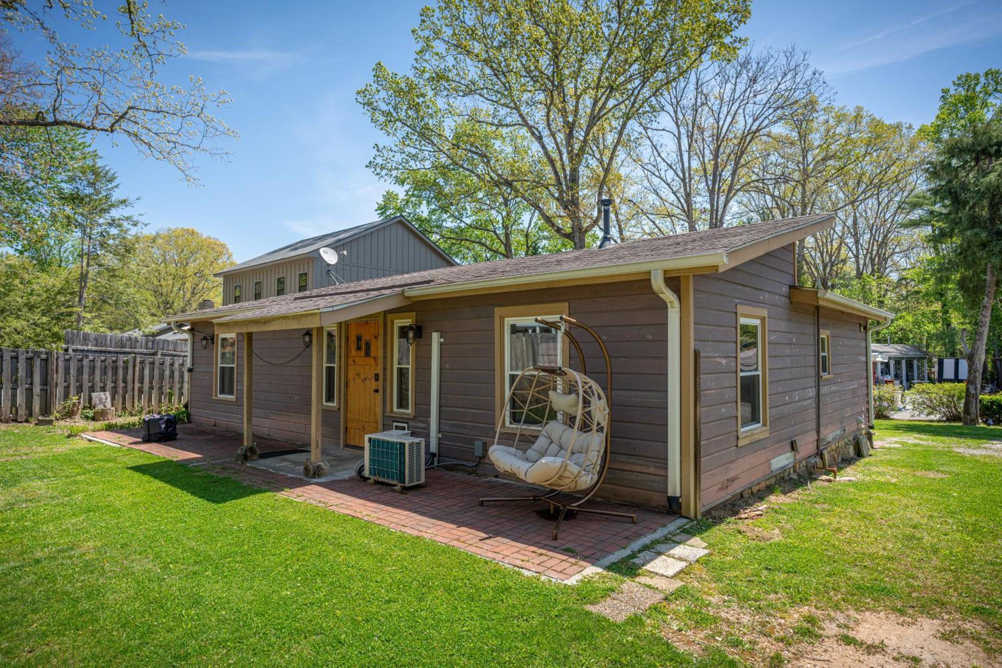 Cedarwood Inn Hendersonville Exterior photo